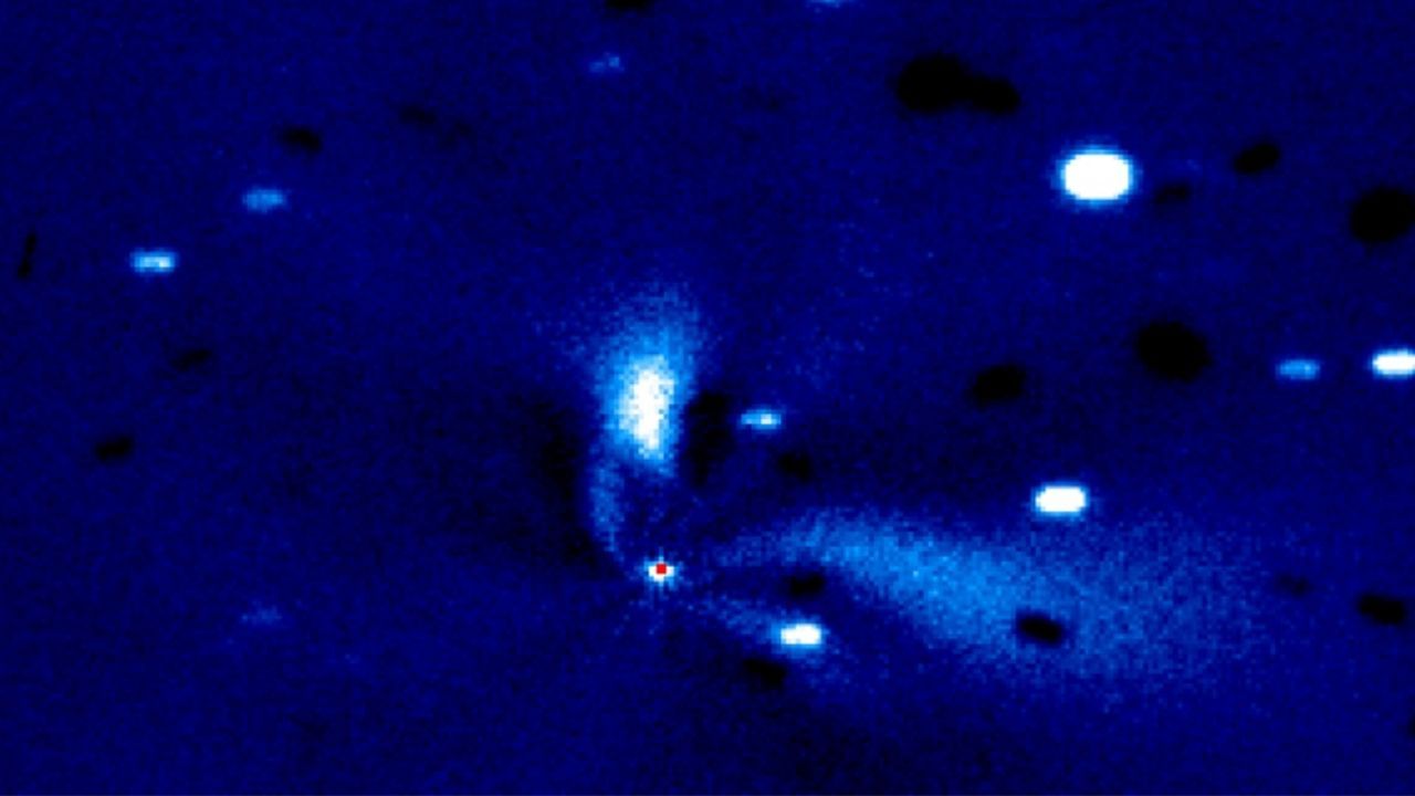 Mysterious Comet: ধূমকেতু না কি চলন্ত আগ্নেয়গিরি! মহাকাশে এর আগে এত উজ্জ্বল ধূমকেতু আর দেখা যায় নি...