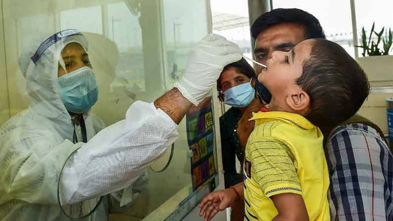 COVID-19 Test: সংক্রমণের দাপট কমতেই বড় সিদ্ধান্ত কেন্দ্রের, করোনা পরীক্ষায় ছাড় শিশুদের