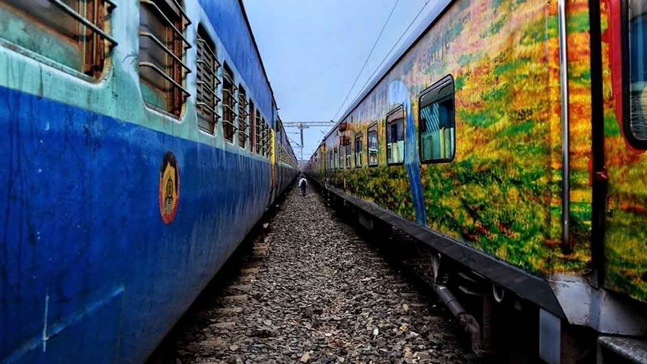 Indian Railways: দূরপাল্লার যাত্রীদের জন্য দারুণ খবর, এবার থেকে সমস্ত কামরাই হতে চলেছে বাতানুকুল