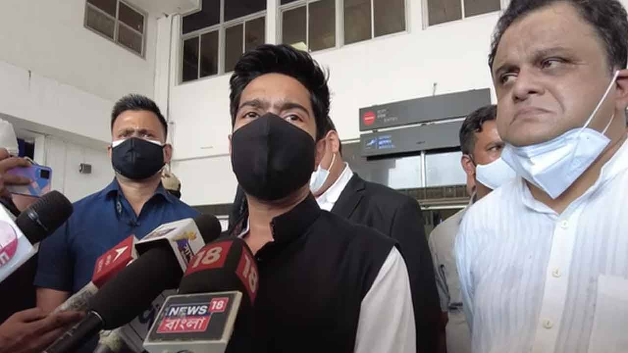 Abhishek Banerjee in Agartala: অভিষেক নামার আগেই বিমানবন্দরে বোমাতঙ্ক, এ সব করে আর কত দিন? পাল্টা খোঁচা