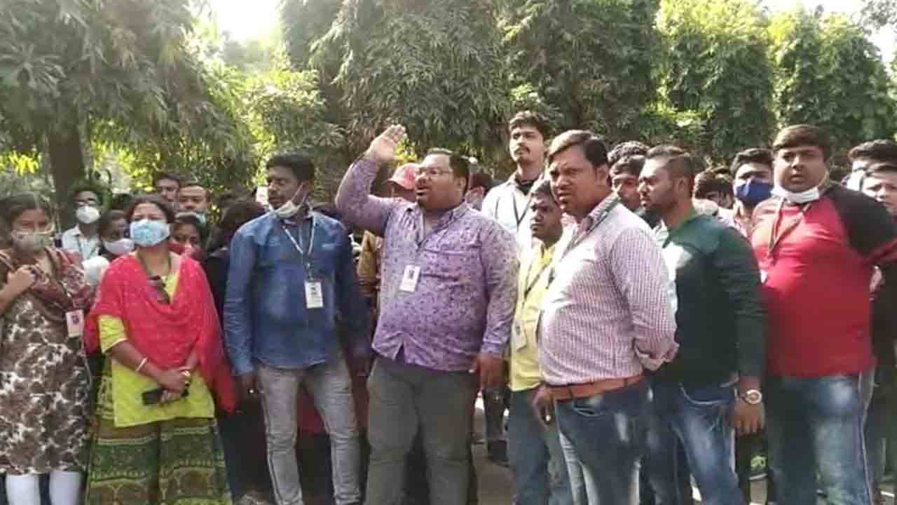 Agitation at Alipore Zoo: মহিলা কর্মীদের সঙ্গে অশালীন আচরণের অভিযোগ, আলিপুর চিড়িয়াখানার হেড ক্লার্কের অপসারণের দাবিতে বিক্ষোভ