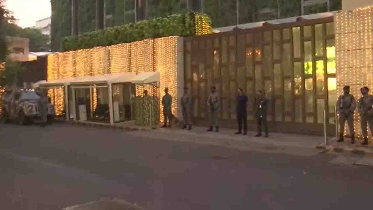 Mukesh Ambani House Antilia: আম্বানির বাড়ি খোঁজখবর নিল কারা? কড়া নিরাপত্তায় মুড়ল রিলায়েন্স-কর্তার বাড়ি