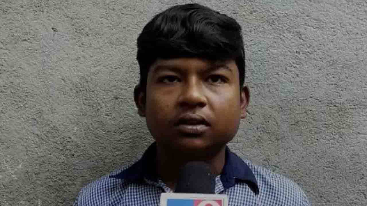 School Opening: বাজল স্কুলের ঘণ্টা, বাদ সাধল ইউনিফর্ম!