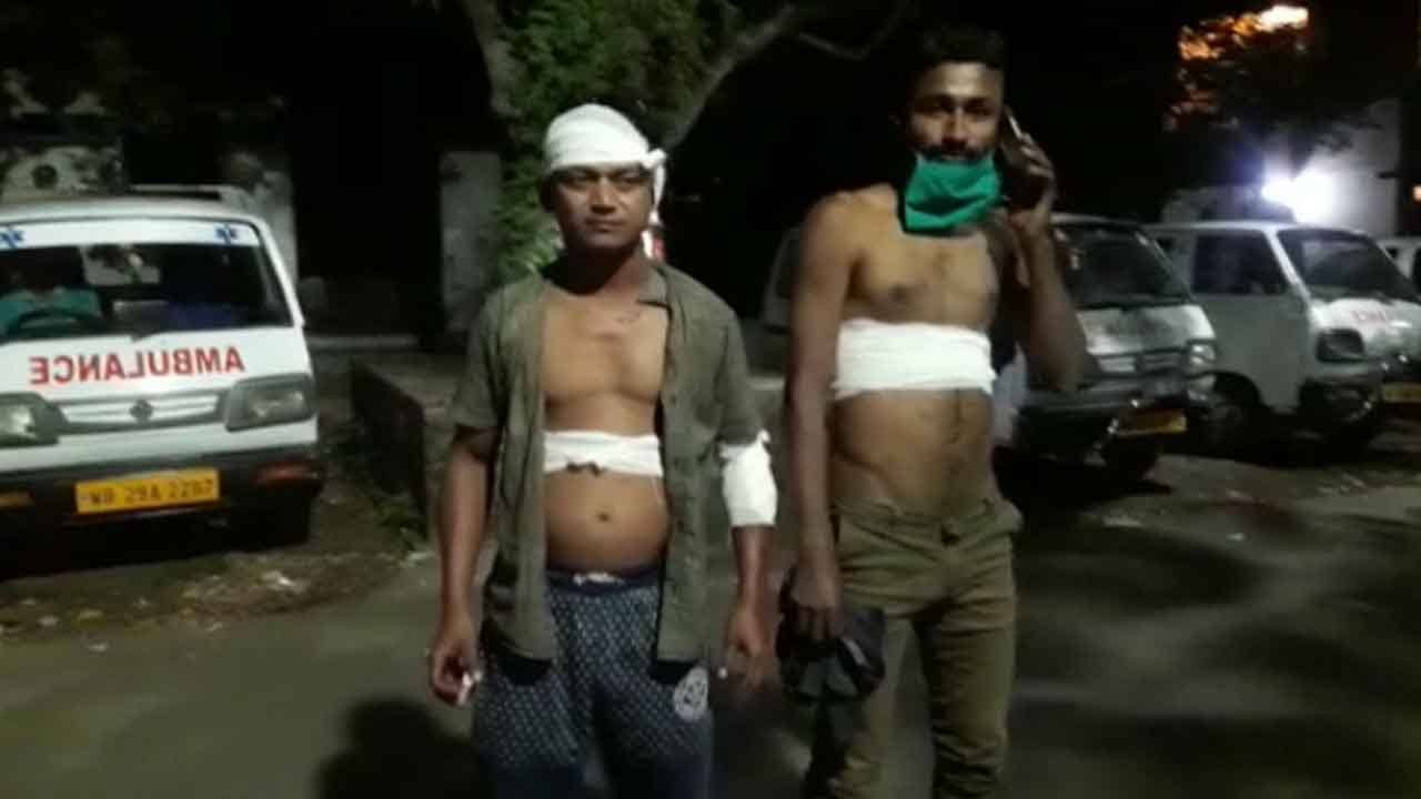 North 24 Parganas: এই তুই মদ খেয়েছিস কেন রে? দাঁড়া তোর হচ্ছে, প্রশ্ন করতেই চপার দিয়ে পাড়ার ছেলেদের এলোপাথাড়ি কোপ যুবকের!