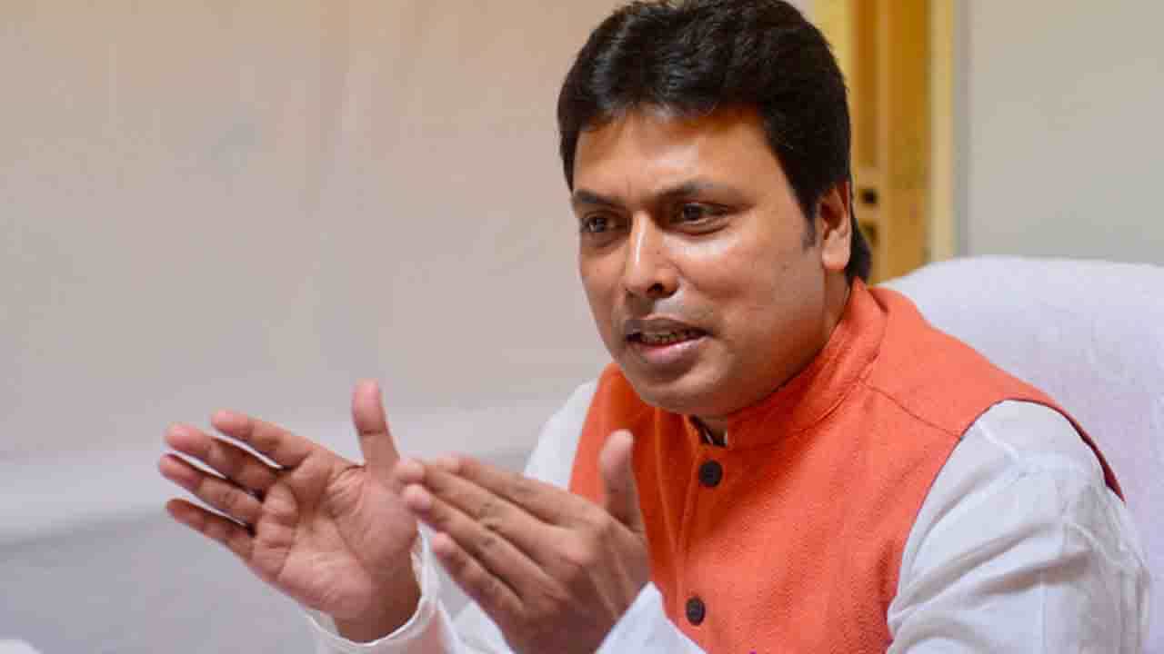 Drunk doctor crashes in Tripura CM's House: হাঁটতে বেরিয়ে বিপদের মুখে মুখ্যমন্ত্রী, মত্ত চিকিৎসকের গাড়ি ধাক্কা মারল বাড়ির দেওয়ালে! Drunk doctor crashes in Tripura CM's House: হাঁটতে বেরিয়ে বিপদের মুখে মুখ্যমন্ত্রী, মত্ত চিকিৎসকের গাড়ি ধাক্কা মারল বাড়ির দেওয়ালে!