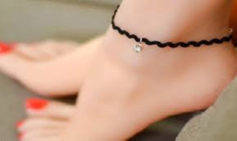 7 Benefits Of Wearing Black Thread Or Kala Dhaga On Leg To Eliminate Bad  Luck And Evil Eye