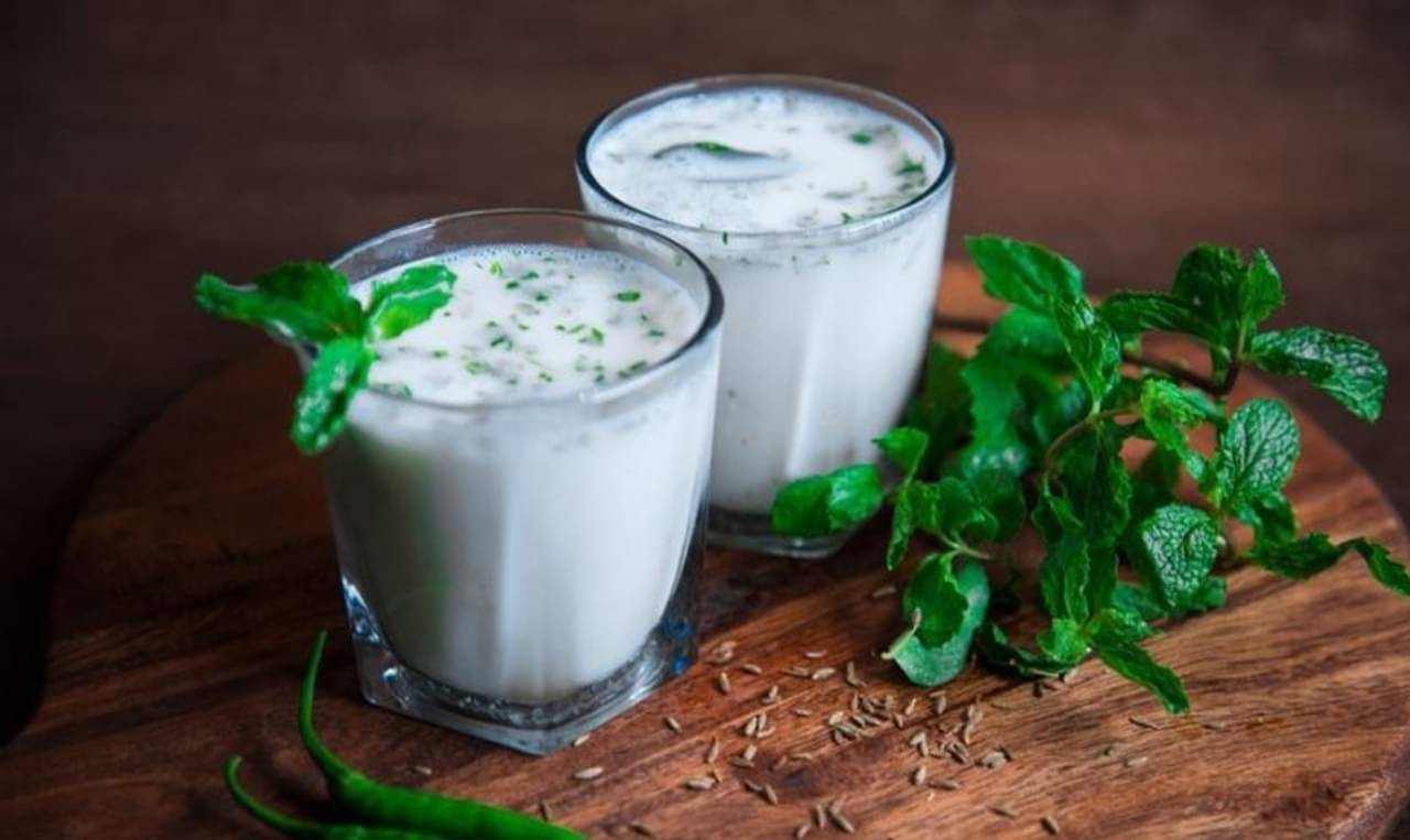 Buttermilk: ওজন কমাতে প্রতিদিন সকালে খান দুধ দিয়ে তৈরি এই সুস্বাদু পানীয়! এর উপকারিতা জানলে অবাক হবেন আপনিও