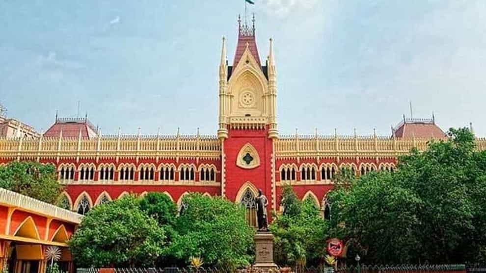 Calcutta High Court: নজিরবিহীন ঘটনা হাইকোর্টে, SSC-র আইনজীবীকে এজলাস ছাড়ার নির্দেশ, ডাকা হল শেরিফকে Calcutta High Court: নজিরবিহীন ঘটনা হাইকোর্টে, SSC-র আইনজীবীকে এজলাস ছাড়ার নির্দেশ, ডাকা হল শেরিফকে