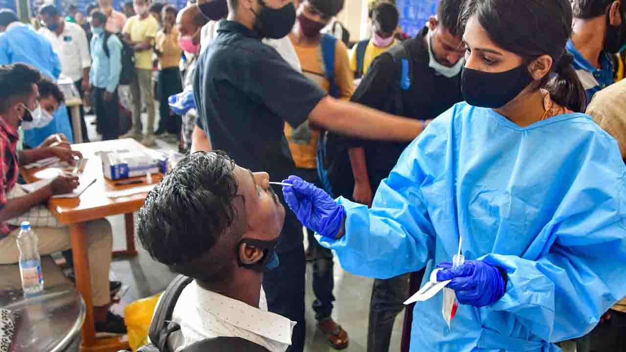 Coronavirus: জমায়েতই ডেকে আনল বিপদ! একই মেডিক্যাল কলেজে করোনা আক্রান্ত ৪৮ পড়ুয়া