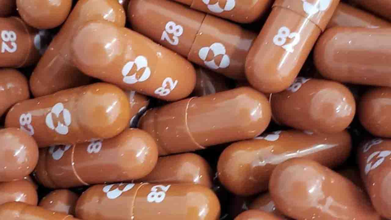 Oral Covid Pill: ওষুধ খেয়েই সারবে করোনা! প্রথমবার অনুমোদন পেল 'মোলনুপিরাভির'