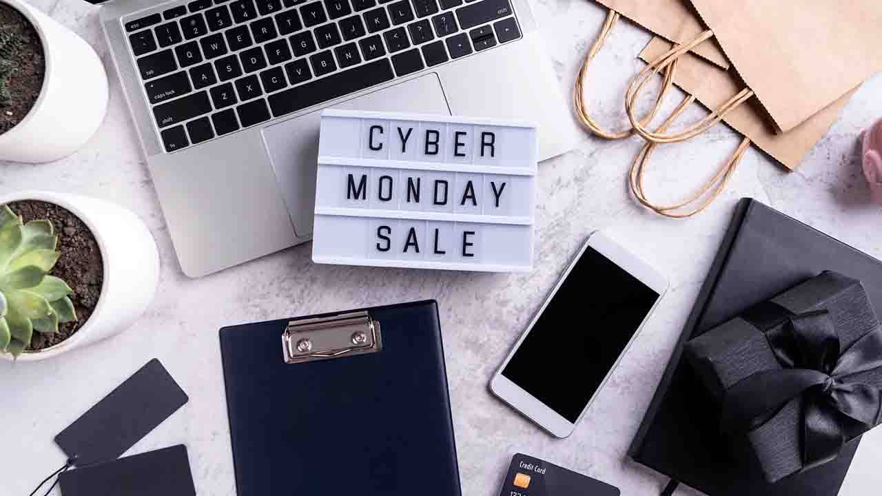 Cyber Monday: সোমবারে বিশেষ সেল, ব্যাপক ছাড়ে আইফোন, গুগল পিক্সেল, মোটোরোলা ও ওয়ানপ্লাস-এর একাধিক ফোন!