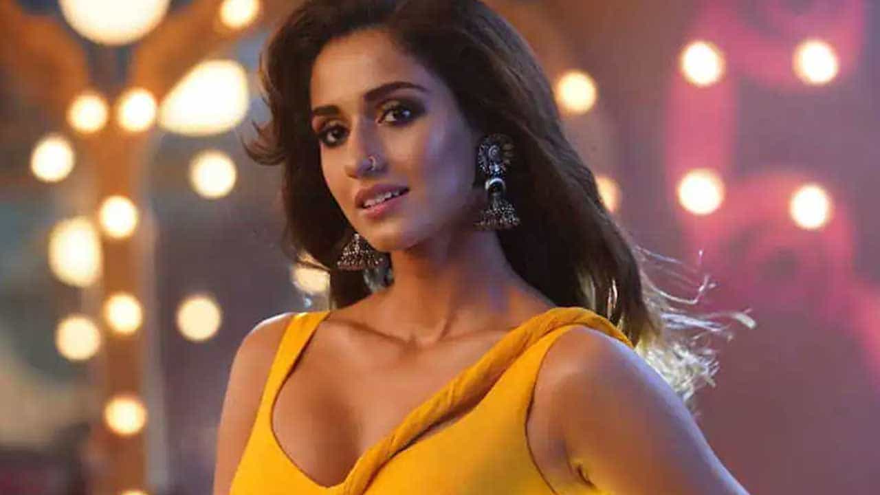 Disha Patani: প্লাস্টিক সার্জারি করালেন দিশা পাটানি? Disha Patani: প্লাস্টিক সার্জারি করালেন দিশা পাটানি?