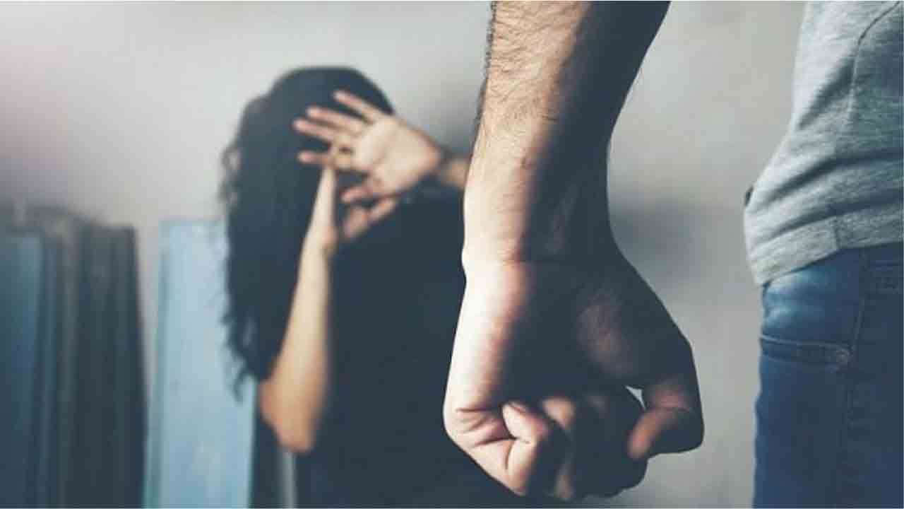 Domestic Violence: গার্হস্থ্য হিংসার পক্ষে সাফাই দিচ্ছেন মহিলাদেরই এক বড় অংশ