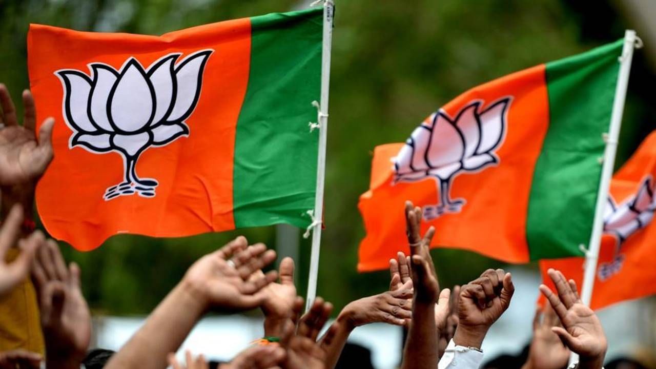 BJP: ২৩ লাখ দিয়ে জোটেনি ভোটের টিকিট, ফেরেনি টাকাও! চিঠি লিখে আত্মহত্যার হুমকি প্রাক্তন বিজেপি নেতার