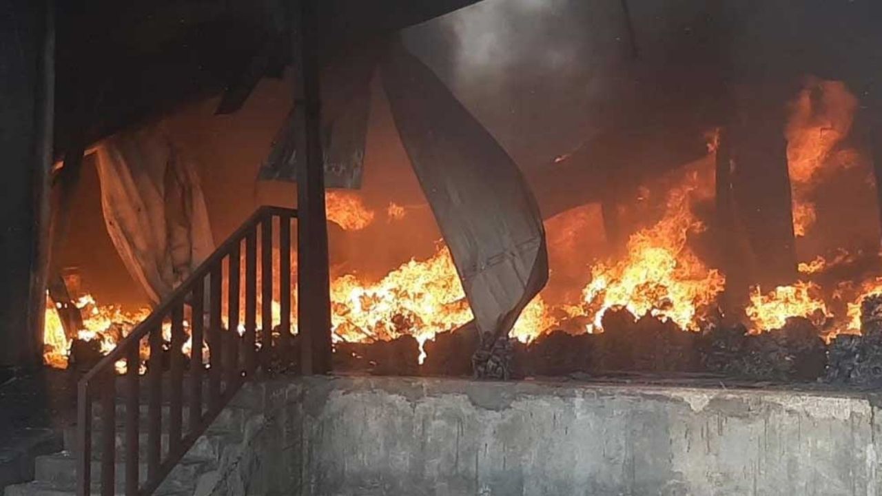 Fire Accident in Sankrail: এখনও রয়েছে অসংখ্য পকেট ফায়ার, আগুন নেভাতে নতুন করে দেওয়াল ভাঙছেন দমকলকর্মীরা