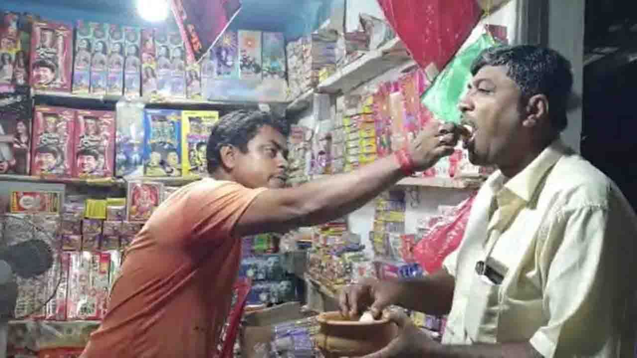 Nangi Firecracker Market: ওদের কাছে সুপ্রিম কোর্ট 'ভগবান', নুঙ্গীর বাজি বাজারে আজ অকাল দীপাবলী