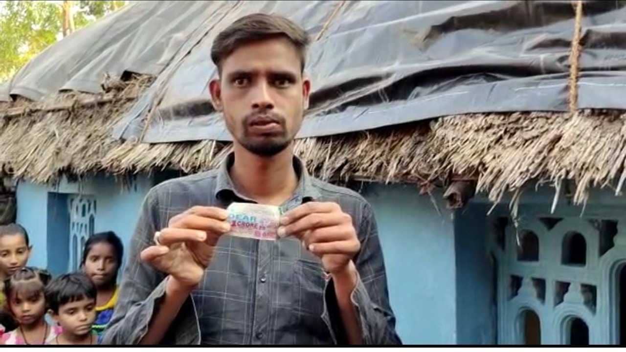 Jackpot: সকালে বেরোলেন খালি হাতে, দুপুরেই কোটিপতি ইসলামপুরের ফেরিওয়ালা!