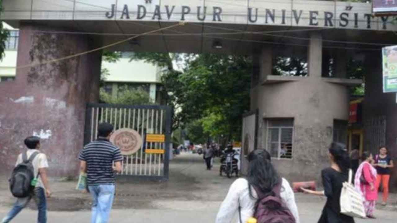 Jadavpur University: খুলছে এই বিশ্ববিদ্যালয়, তবে কী ভাবে হবে ক্লাস আর কোন কোর্সের পড়ুয়াদের নিয়ে? জানুন বিস্তারিত