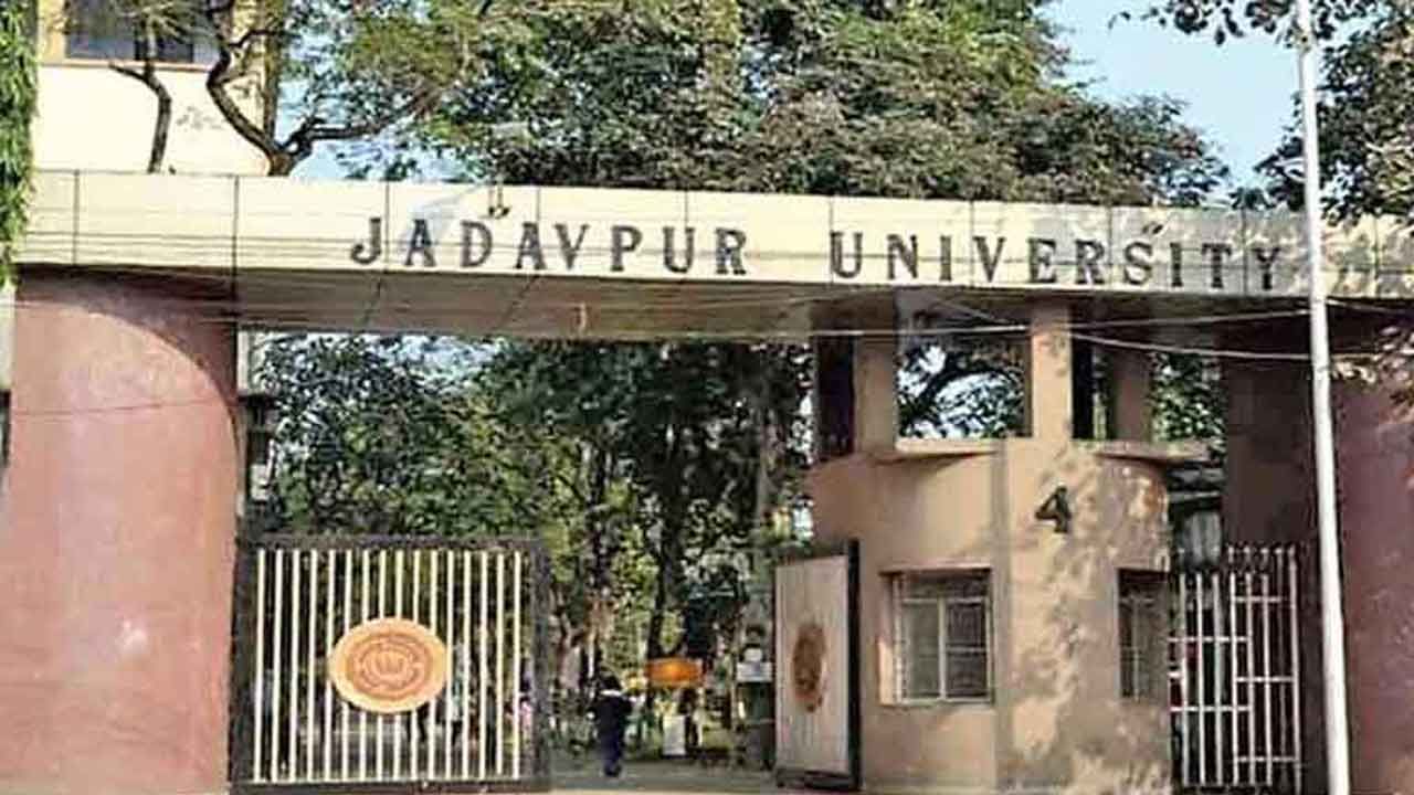Jadavpur University: ৩০ হাজার টাকার বিনিময়ে যাদবপুর বিশ্ববিদ্যালয়ে চাকরি! নিয়োগপত্র খতিয়ে দেখেই মাথায় হাত চাকরিপ্রার্থীর
