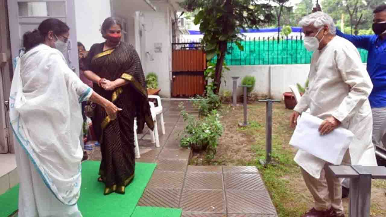 Mamata in Delhi: মমতার সঙ্গে সাক্ষাতে জাভেদ আখতার, রয়েছেন সুধীন্দ্র কুলকার্নি