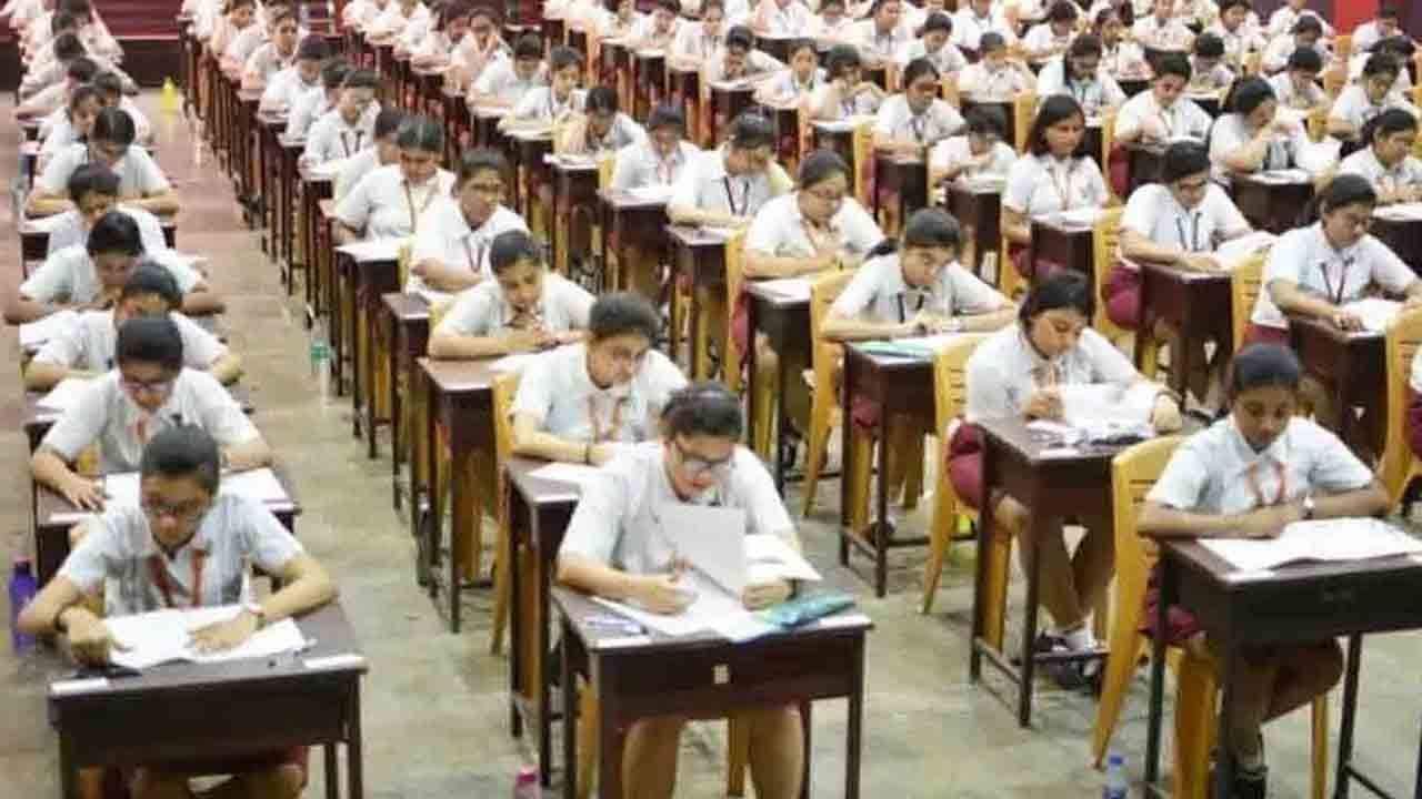 Madhyamik Exam: ২৩ ফেব্রুয়ারি মাধ্যমিকের অ্যাডমিট কার্ড বিলি, জারি বিজ্ঞপ্তি