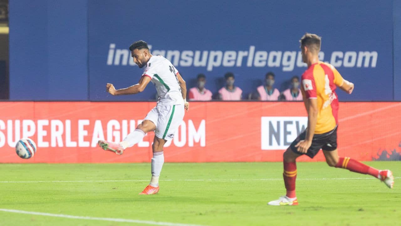 ISL 2021-22: ডার্বিতে গোল করেই ধাওয়ানের থাই ফাইভ স্টাইলে সেলিব্রেশন কবাডিপ্রেমী মনবীরের