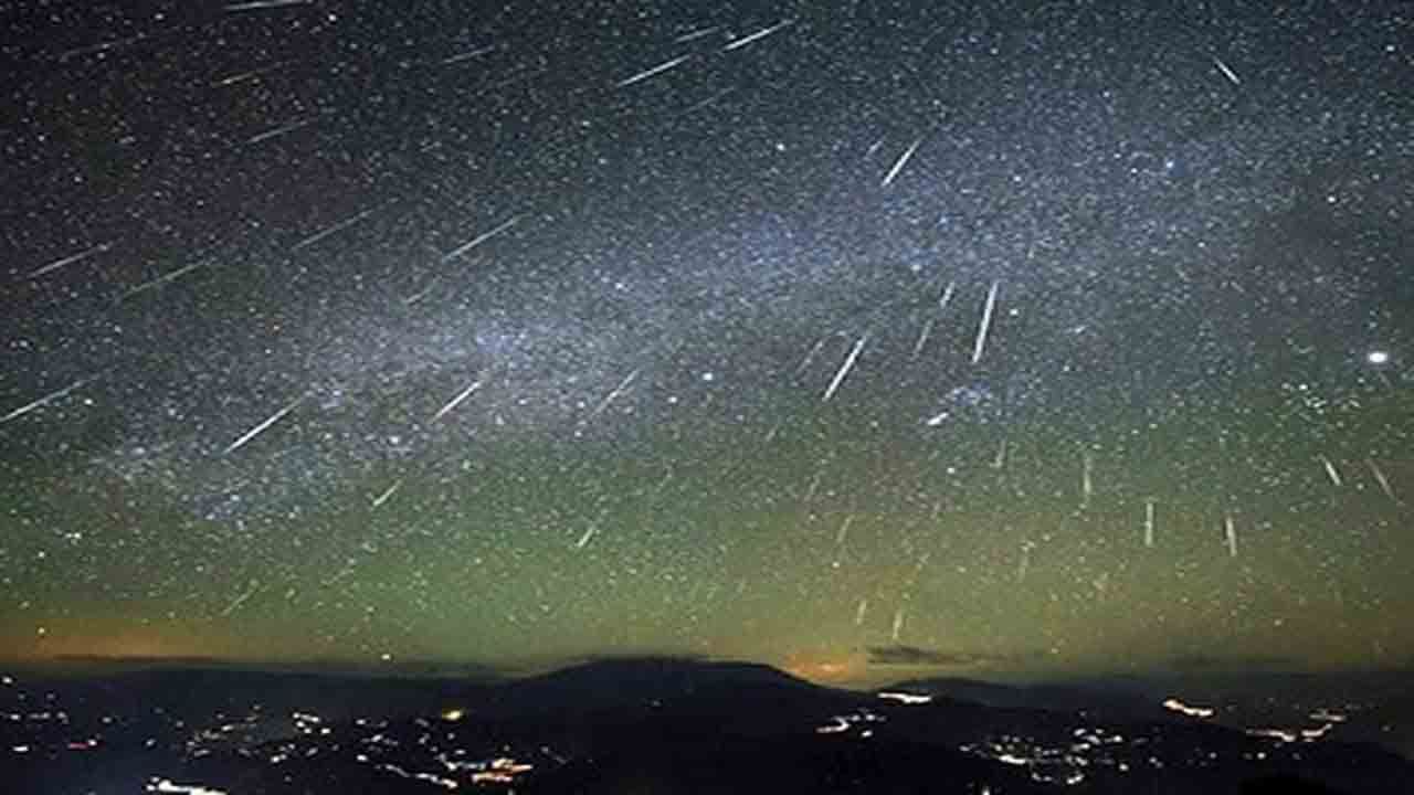 Leonid Meteor Shower: আগামী ১৭ নভেম্বর চূড়ান্ত পর্যায়ে পৌঁছোবে এই বিশেষ ধরনের উল্কাবৃষ্টি, জানিয়েছেন জ্যোতির্বিজ্ঞানীরা