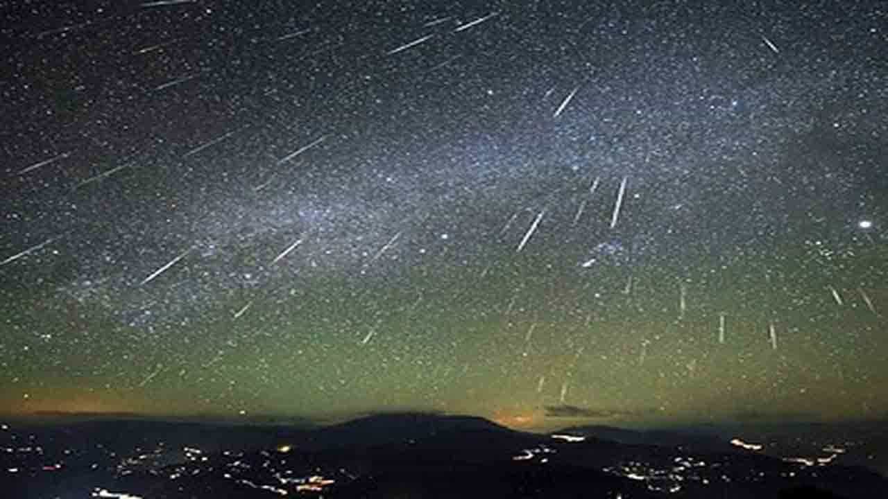 Leonid Meteor Shower: আগামী ১৭ নভেম্বর চূড়ান্ত পর্যায়ে পৌঁছোবে এই বিশেষ ধরনের উল্কাবৃষ্টি, জানিয়েছেন জ্যোতির্বিজ্ঞানীরা Leonid Meteor Shower: আগামী ১৭ নভেম্বর চূড়ান্ত পর্যায়ে পৌঁছোবে এই বিশেষ ধরনের উল্কাবৃষ্টি, জানিয়েছেন জ্যোতির্বিজ্ঞানীরা