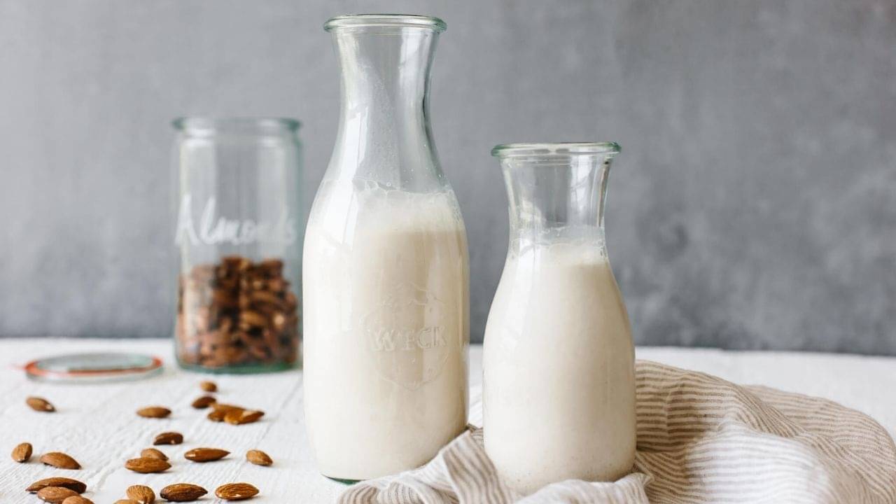 Milk: সাবধান হোন এখনই! দুধের সঙ্গে এই ৬টি খাবার মেশালেই হতে পারে চরম বিপদ