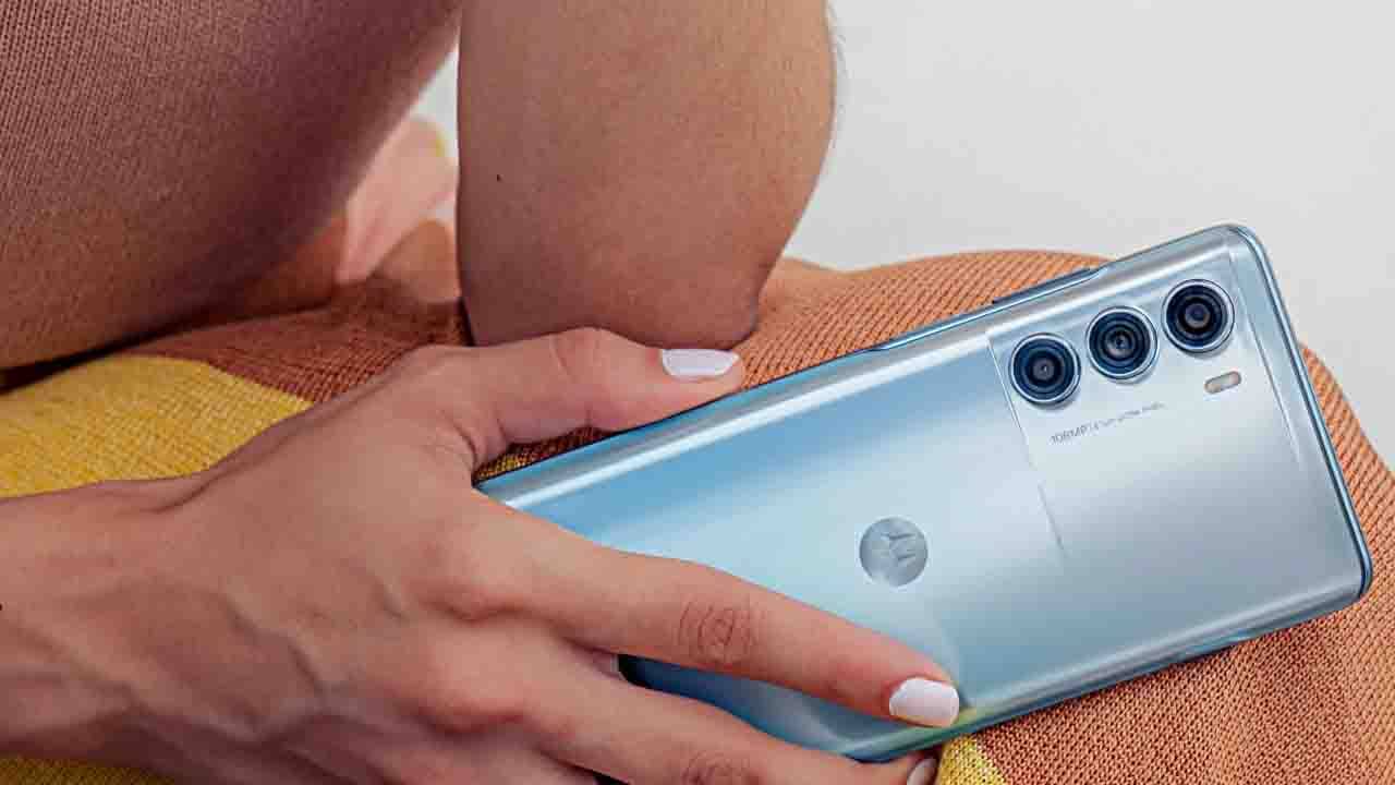 Moto G200 5G: এবার মোটোরোলা নিয়ে এল ১৪৪Hz ডিসপ্লের স্মার্টফোন, ১০৮ মেগাপিক্সেল ক্যামেরা ও স্ন্যাপড্রাগন ৮৮৮ প্লাস প্রসেসর, দাম কত?