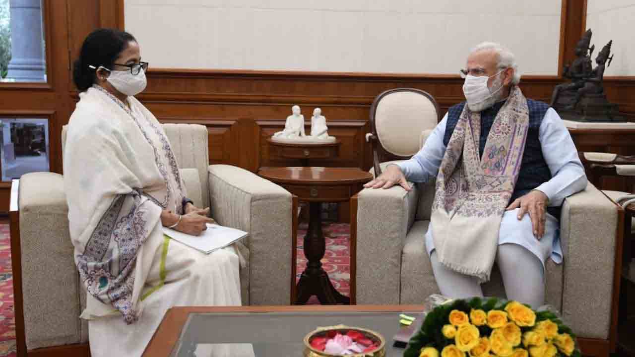 Mamata invites Modi: বিশ্ব বাংলা বাণিজ্য সম্মেলনে মোদীকে আমন্ত্রণ, কোন পথে মমতার হলুদ গোলাপের সমীকরণ