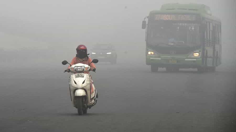 Delhi Air Pollution : সিগারেটের ধোঁয়ার থেকেও ক্ষতিকর রাজধানীর বাতাস, কমছে দিল্লিবাসীর আয়ু Delhi Air Pollution : সিগারেটের ধোঁয়ার থেকেও ক্ষতিকর রাজধানীর বাতাস, কমছে দিল্লিবাসীর আয়ু