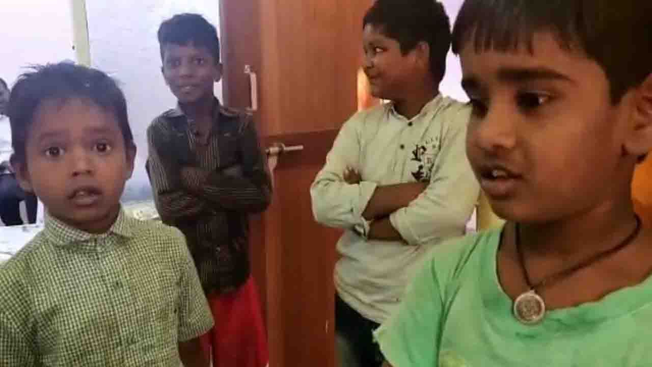Viral Video: স্কুলে পেনসিল চুরি, মামলা রুজু করতে থানায় ছুটল পড়ুয়া, নেটপাড়ায় হাসির রোল!