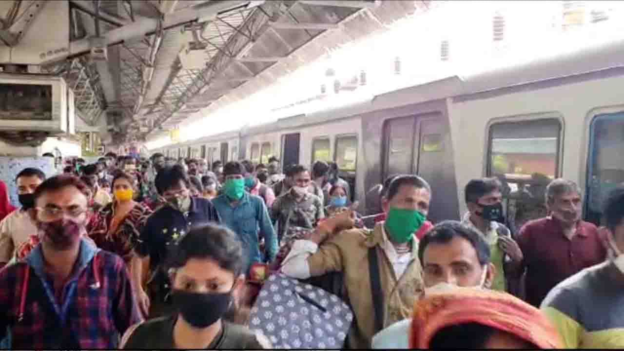 Train Fare: রাতারাতি ট্রেনের ভাড়া দ্বিগুণ হল কেন? ক্ষোভে ফুঁসছেন যাত্রীরা, ব্যাখ্যা দিল রেল