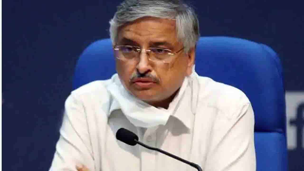 AIIMS Director on Omicron: আতঙ্কে নয়, সতর্ক থাকুন, ওমিক্রন রুখতে এইমস প্রধান জোর দিলেন এই বিষয়ে...