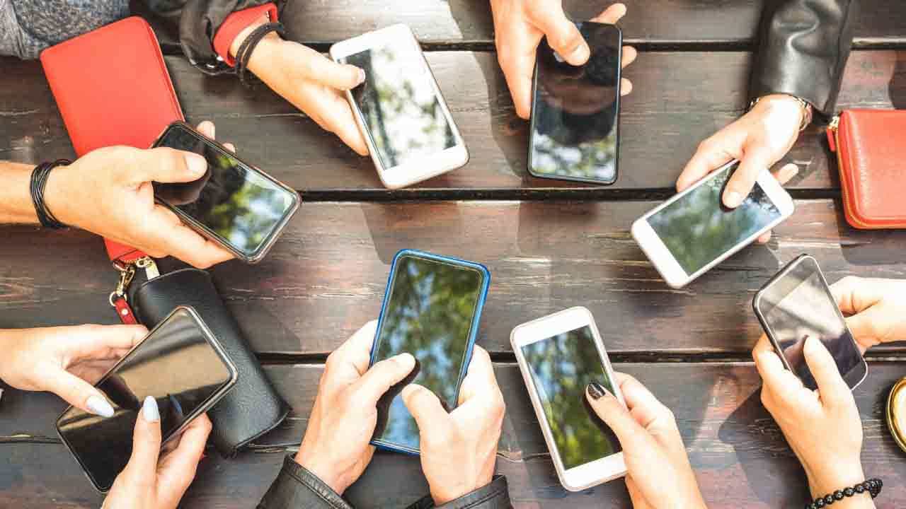 Smartphones: মার্চ মাসে ভারতে লঞ্চ হতে পারে কোন কোন স্মার্টফোন? রইল সম্ভাব্য তালিকা