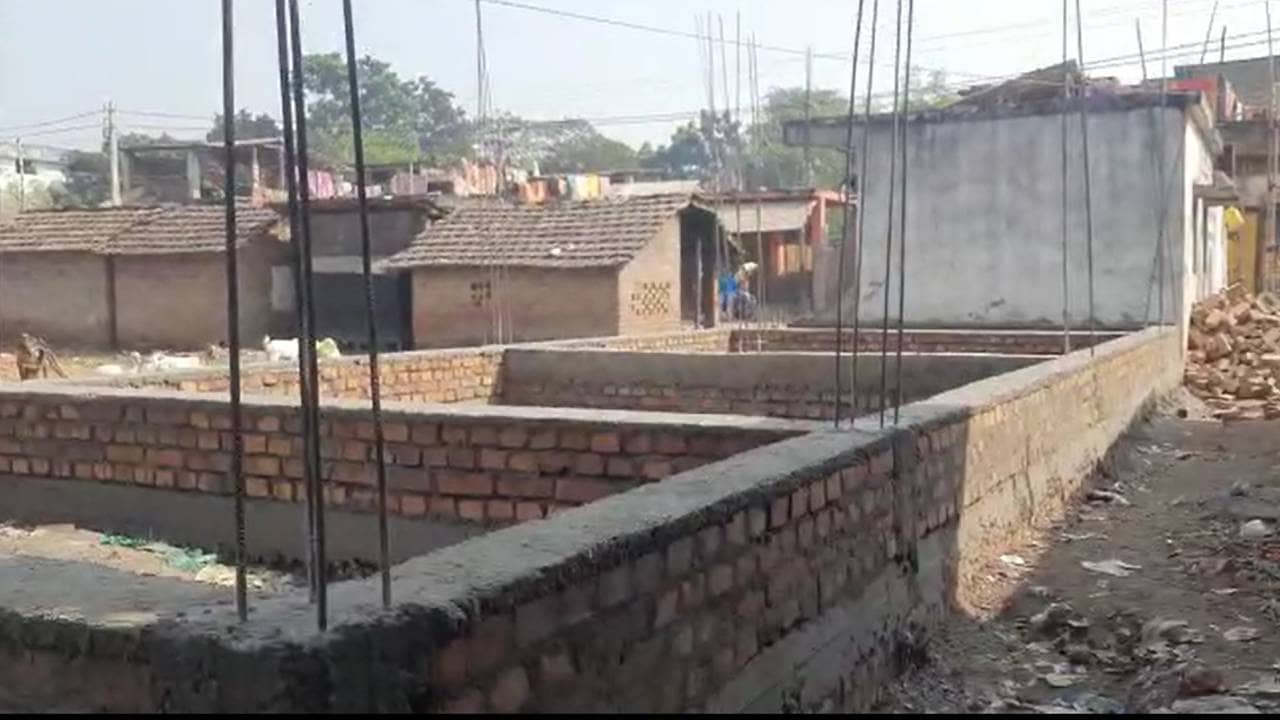 TMC: ছিল প্রাথমিক স্কুলের জায়গা, হয়ে গেল তৃণমূলের কার্যালয়!