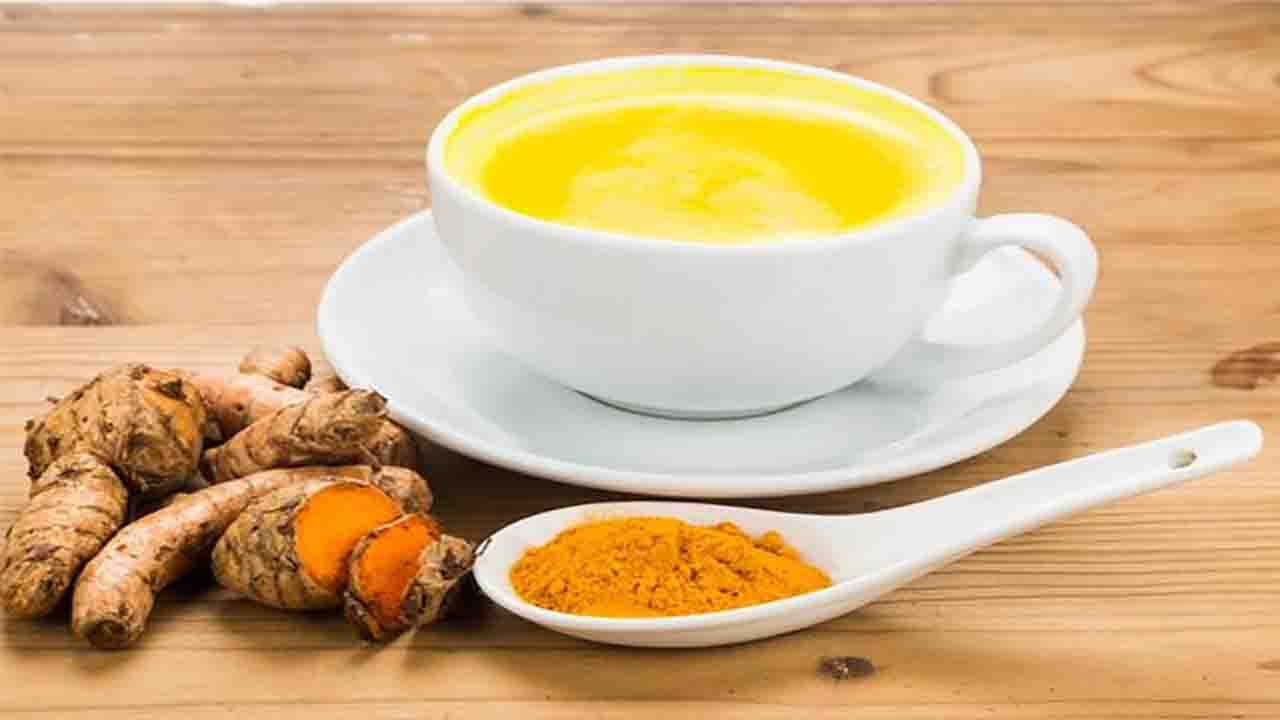 Turmeric tea: আয়ুর্বেদিক শাস্ত্রে কেন রয়েছে হলুদের চায়ের ব্যবহার? জেনে নিন হলুদের মধ্যে রয়েছে কোন ঔষধি গুণ