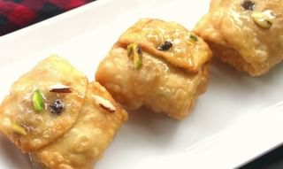 Viral Recipe: ঠান্ডা পানীয়ের গ্লাসে পিত্‍জার টুকরো ভিজিয়ে খাওয়ার ভিডিয়ো ভাইরাল! ‘দেশি স্টাইল’ নিয়ে ক্ষুব্ধ নেটিজ়েনরা