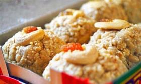 Winter Special Recipe: বাতাসে শীতের আমেজ! এবার বাড়িতেই বানান জয়নগরের বিখ্যাত মোয়া Winter Special Recipe: বাতাসে শীতের আমেজ! এবার বাড়িতেই বানান জয়নগরের বিখ্যাত মোয়া