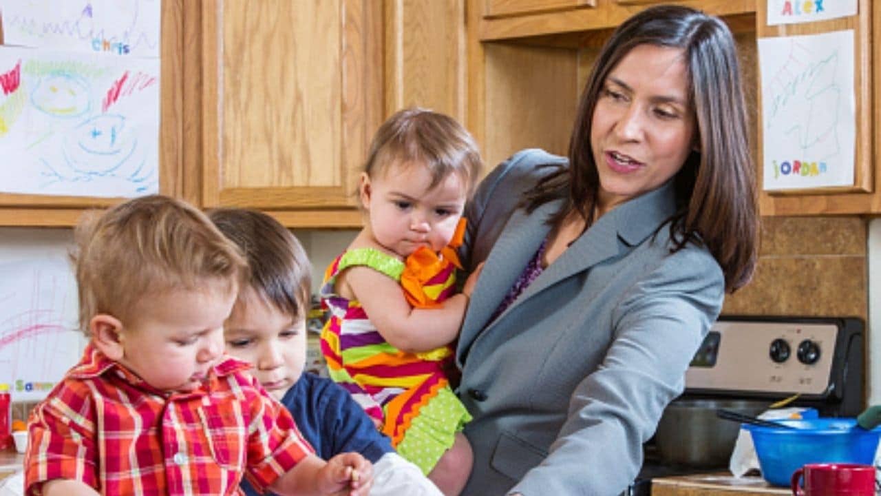 Housewifes Day 2021: আজকের দিনে বাড়ির কাজ থেকে ছুটি পেলেই অনেকটা বেশি খুশি হয়ে যাবেন গৃহিণী...