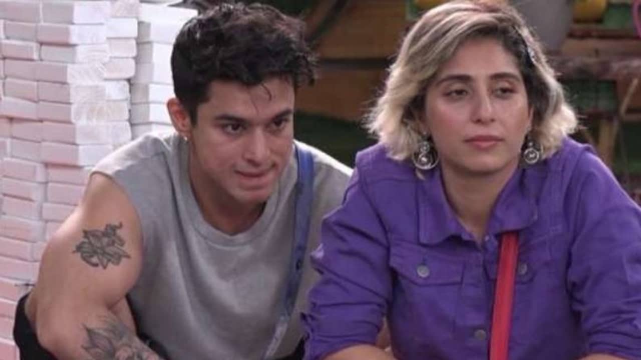 Bigg Boss 15: ওয়াইল্ড কার্ড এন্ট্রি নিয়েই প্রতীককে দূরত্ব বজায় রাখতে বললেন নেহা! উধাও প্রেম?