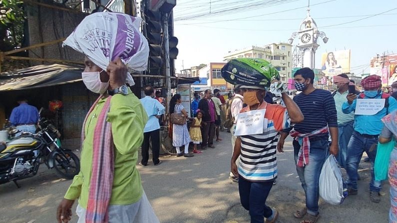 বর্ধমান ডিভিশনের কমিশনারের কাছে স্মারকলিপি দিতে মিছিল শুরু হয় চুঁচুড়া লঞ্চ ঘাট থেকে। মিছিল আখন বাজার হয়ে ঘরির মোর থেকে কোর্টের মাঠ দিয়ে কমিশনার অফিসের দিকে এগোলে পুলিশ মিছিল থামিয়ে দেয় অফিসের কিছুটা আগে।