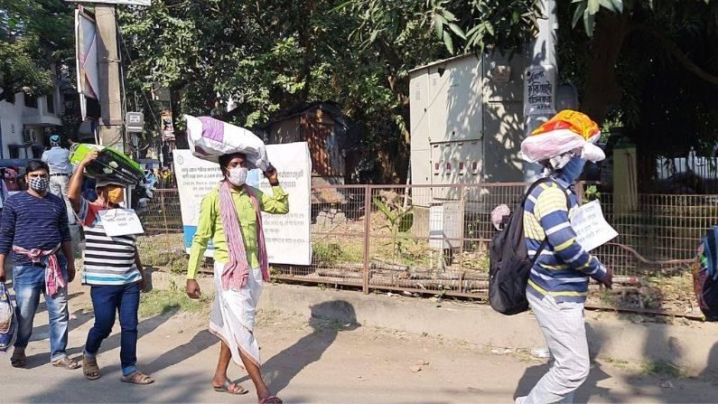 প্রাথমিকে নিয়োগের দাবিতে মিছিল চুঁচুড়ায়। ২০১৪ সালের টেট উত্তীর্ণ ২০ হাজারের মধ্যে এখনও ৮ হাজারের চাকরি নিশ্চিত করা হয়নি।