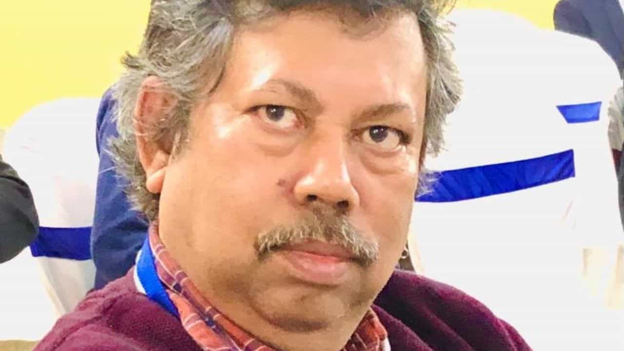 Doctor's Death: করোনা কেড়ে নিল আরও এক চিকিৎসকের প্রাণ! দ্বিতীয় ঢেউয়ের পর নতুন করে বাড়ছে উদ্বেগ Doctor's Death: করোনা কেড়ে নিল আরও এক চিকিৎসকের প্রাণ! দ্বিতীয় ঢেউয়ের পর নতুন করে বাড়ছে উদ্বেগ