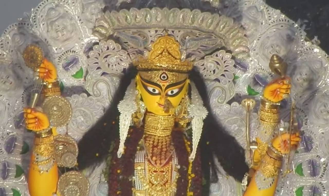 Jagadhatri Puja 2021: হৈমন্তিকার বাহন সিংহ, কিন্তু তার নীচে হাতির মৃত শরীর থাকে কেন?