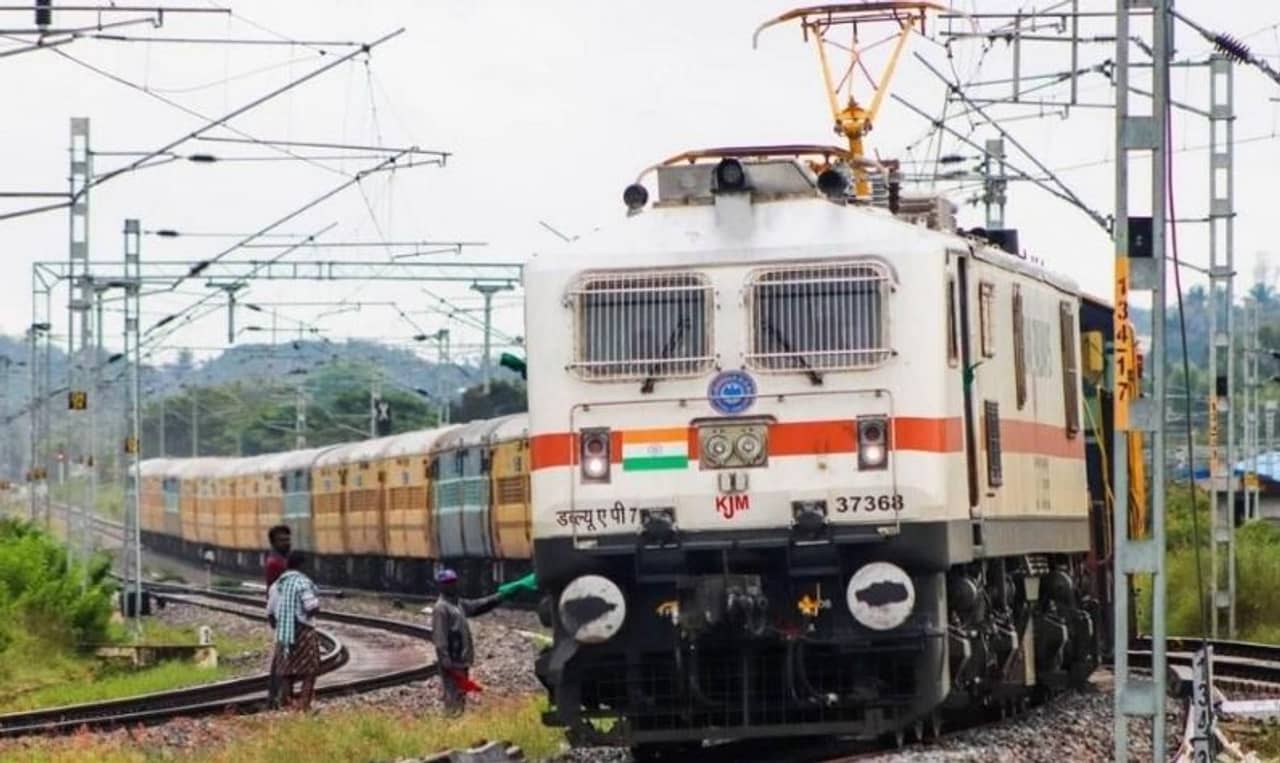 IRCTC: পর্যটকদের জন্য সুখবর! স্পেশাল শিরডি যাত্রা ট্যুরিস্ট ট্রেন চালু ভারতীয় রেলের