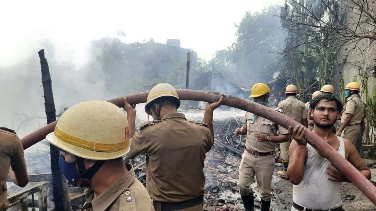 Topsia fire: আধ ঘণ্টার মধ্যেই পুড়ে শেষ সবকিছু! ভয়ঙ্কর অগ্নিকাণ্ড শহরে