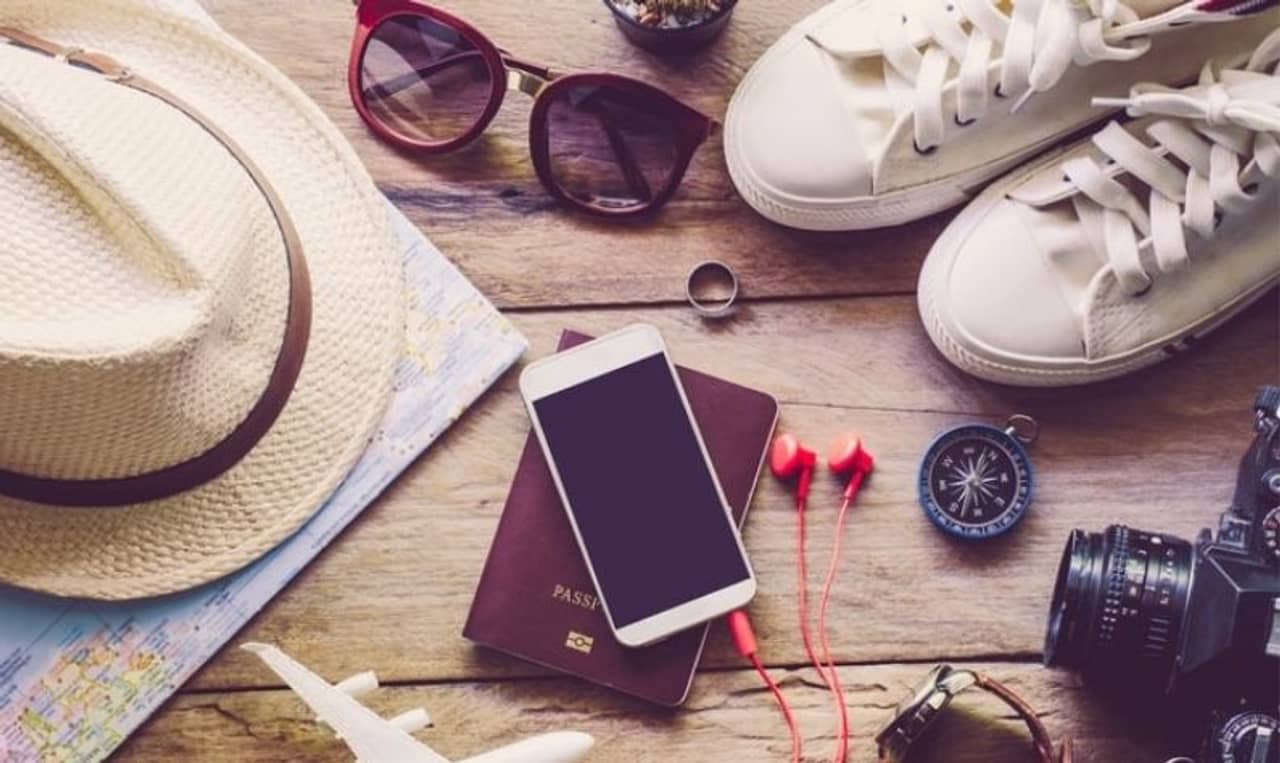 Travel Essentials: ভ্রমণের জন্য ব্যাকপ্যাকে যে যে জিনিসগুলি রাখতেই হবে, নোট করে নিন...