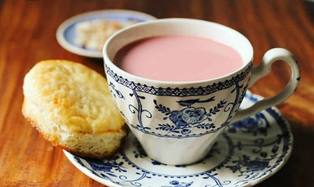 Kashmiri Noon Chai: শীতের আমেজে কাশ্মীরি ট্যুইস্ট! বাড়িতেই বানান ভূস্বর্গের জনপ্রিয় গোলাপী নুন চা